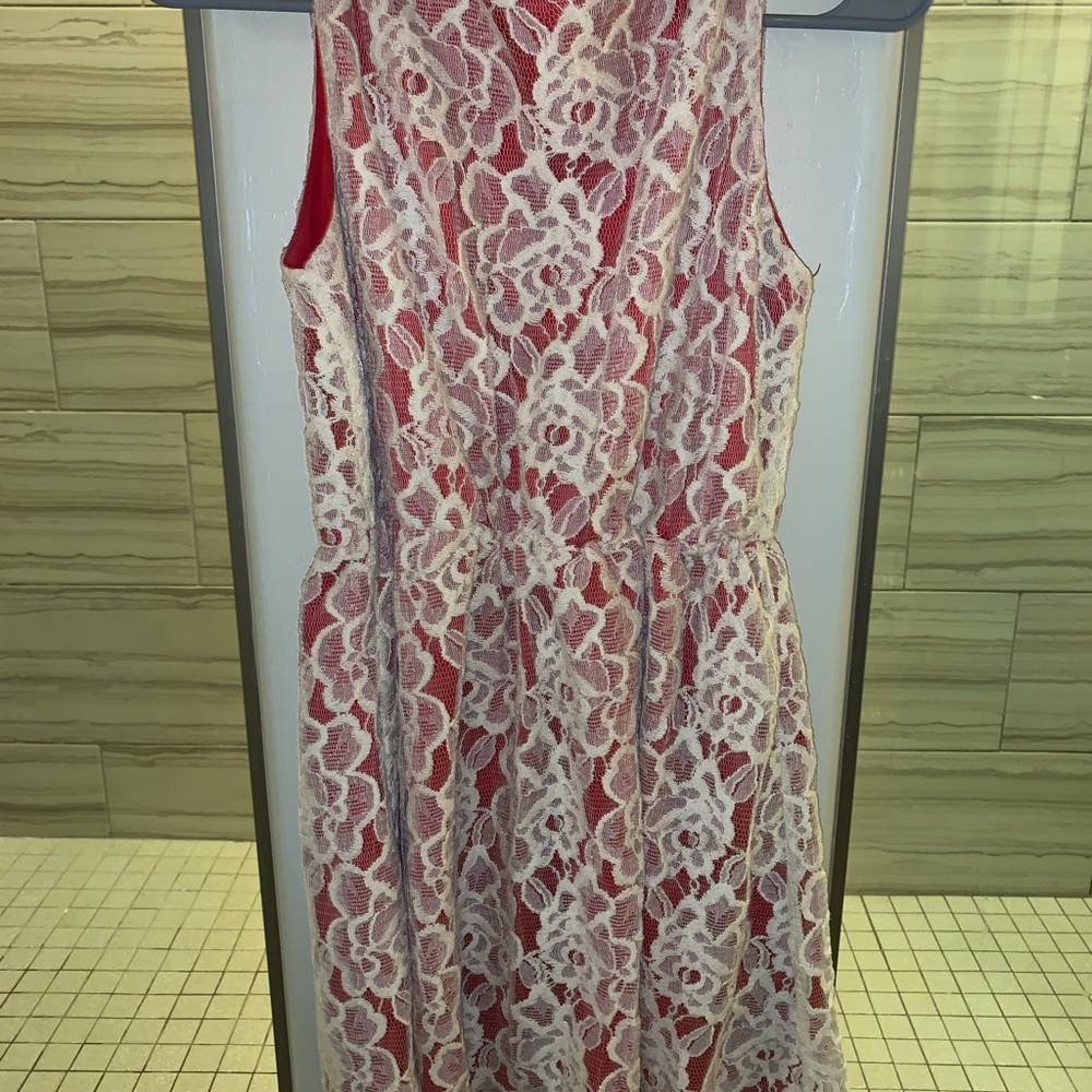 Red and white lace short dress